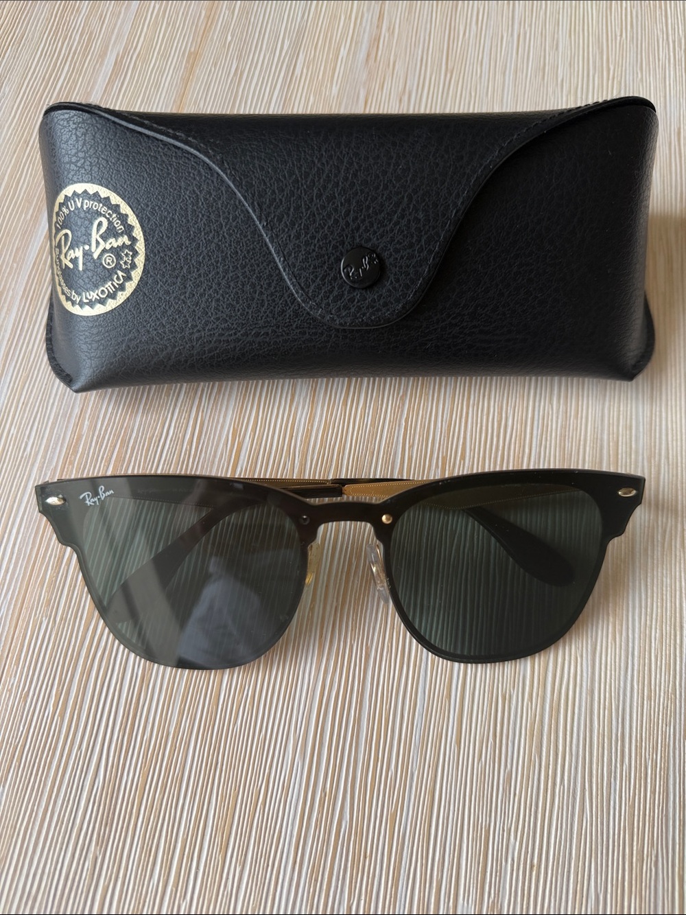 😎Ray-Ban Black Frameless Sunglasses with Gold temples like new 😎